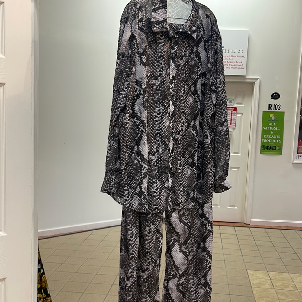 Fashion Nova 2pc pants and blouse. Size 3X